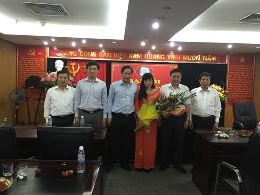 Chi ủy Chi bộ Cơ quan Công ty nhiệm kỳ 2015 - 2017 ra mắt Đại hội