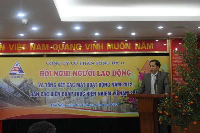 Các đại biểu dự Hội nghị thảo luận về các giải pháp cụ thể để thực hiện tốt nhiệm vụ năm 2013